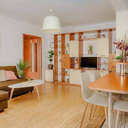 Old Town Chic 1 Bedroom W Self Check In Бухарест Екстер'єр фото
